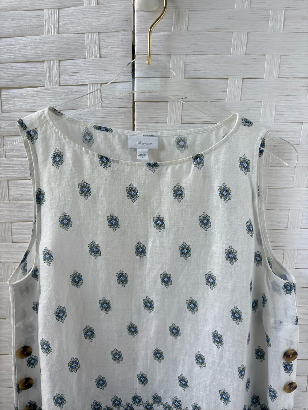 J. Jill Love Linen Size M Sleeveless Top with Blue Medallion Print Cruise Cool - Picture 4 of 11